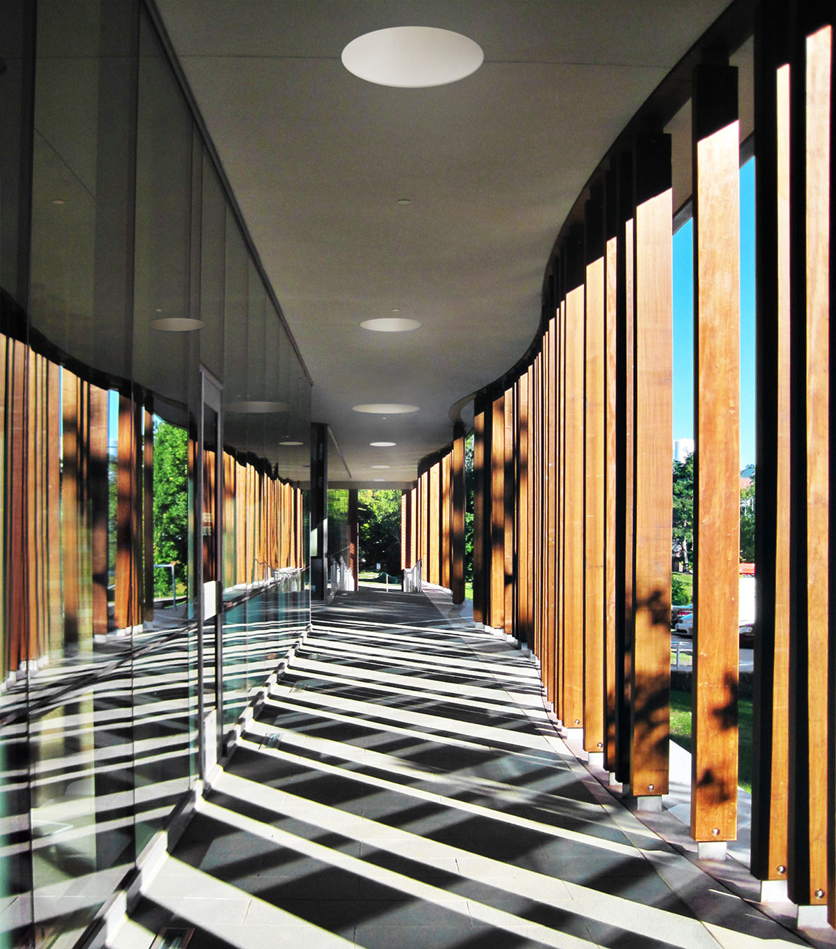 2 tskp university of connecticut widmer wing school of nursing interior detail hallway with walls of windows and design elements 1400 xxx q85